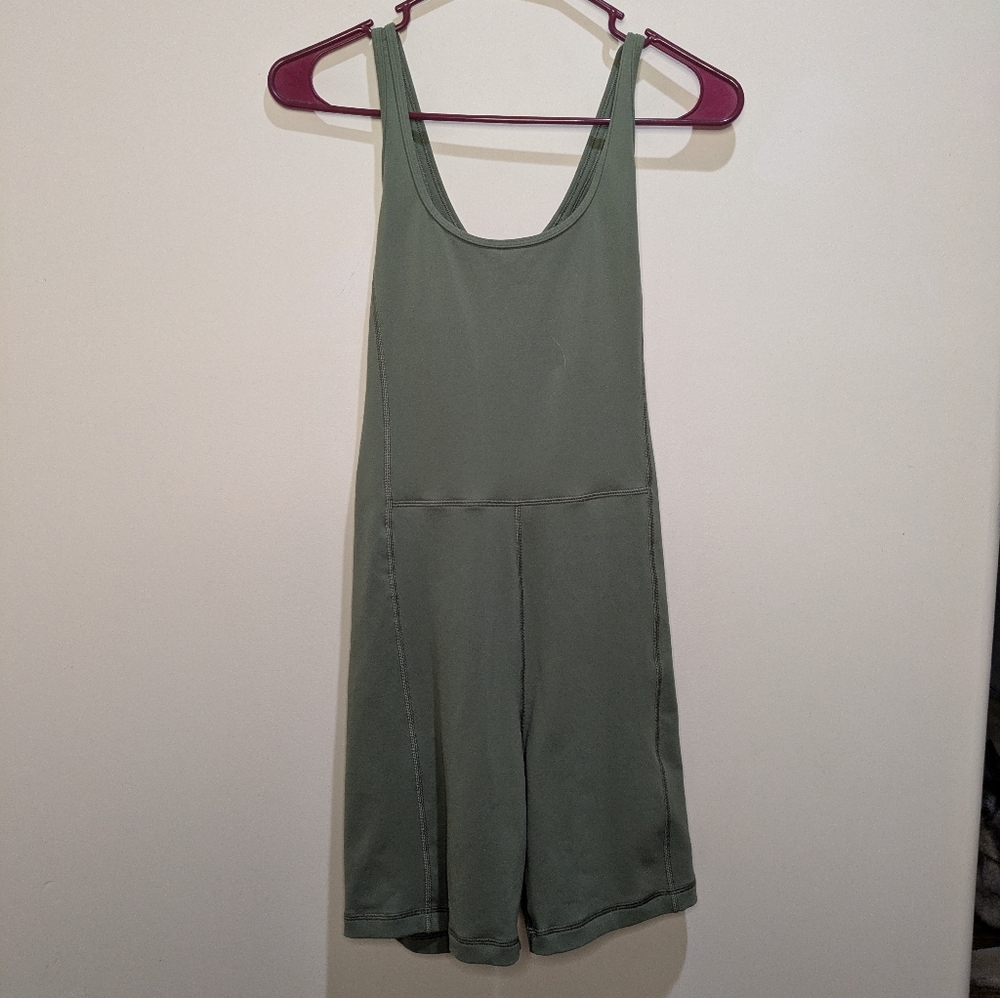 Aritzia TnAction Surge Romper Green One Piece Bodysuit Cross Back Size Medium
